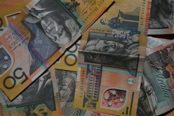 Elke belastingbetalende burger in Australi"e krijgt 900 dollar.