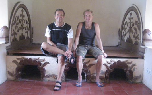 Tim en Marc in een koninklijk paleis in Yogyakarta (december)